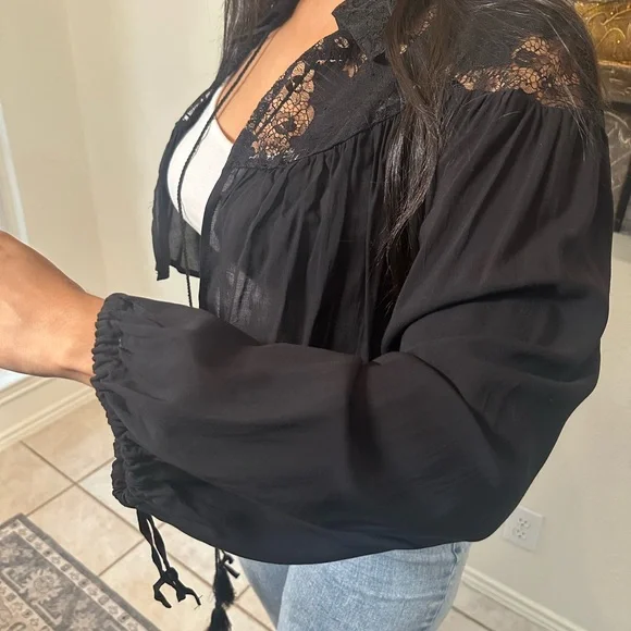 House of Harlow 1960 Black Lace Blouse - Picture 6 of 7